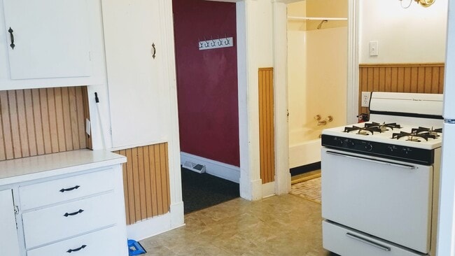 103 Pearl St in Johnstown, NY - Building Photo - Building Photo