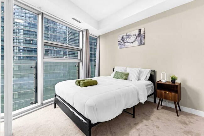 19 York St, Unit SI ID1337876P in Toronto, ON - Building Photo - Building Photo