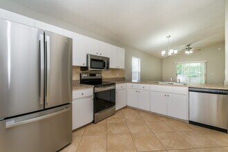 11027 Kenmore Dr in New Port Richey, FL - Building Photo - Building Photo