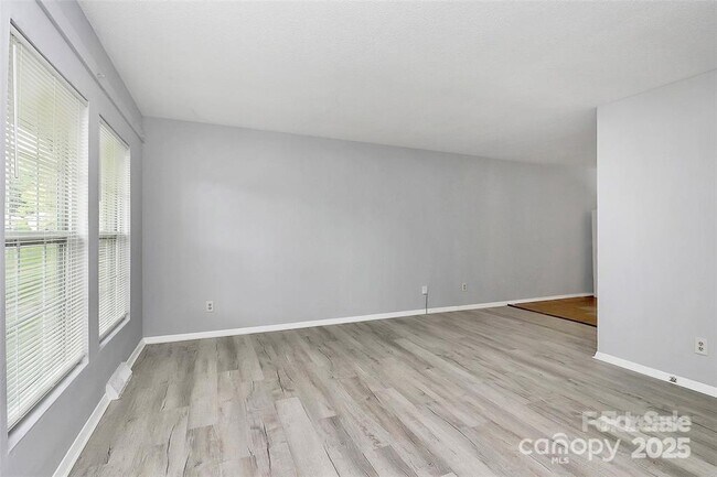 4709 Americana Ave in Charlotte, NC - Building Photo - Building Photo