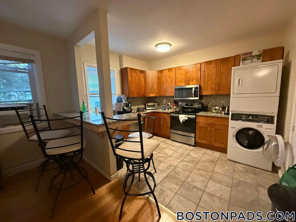 6 Bickford Ave in Boston, MA - Building Photo
