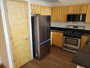 2121 S Kinnickinnic Ave in Milwaukee, WI - Building Photo - Building Photo