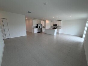 2167 Lone Oak Ln in Lakeland, FL - Building Photo - Building Photo