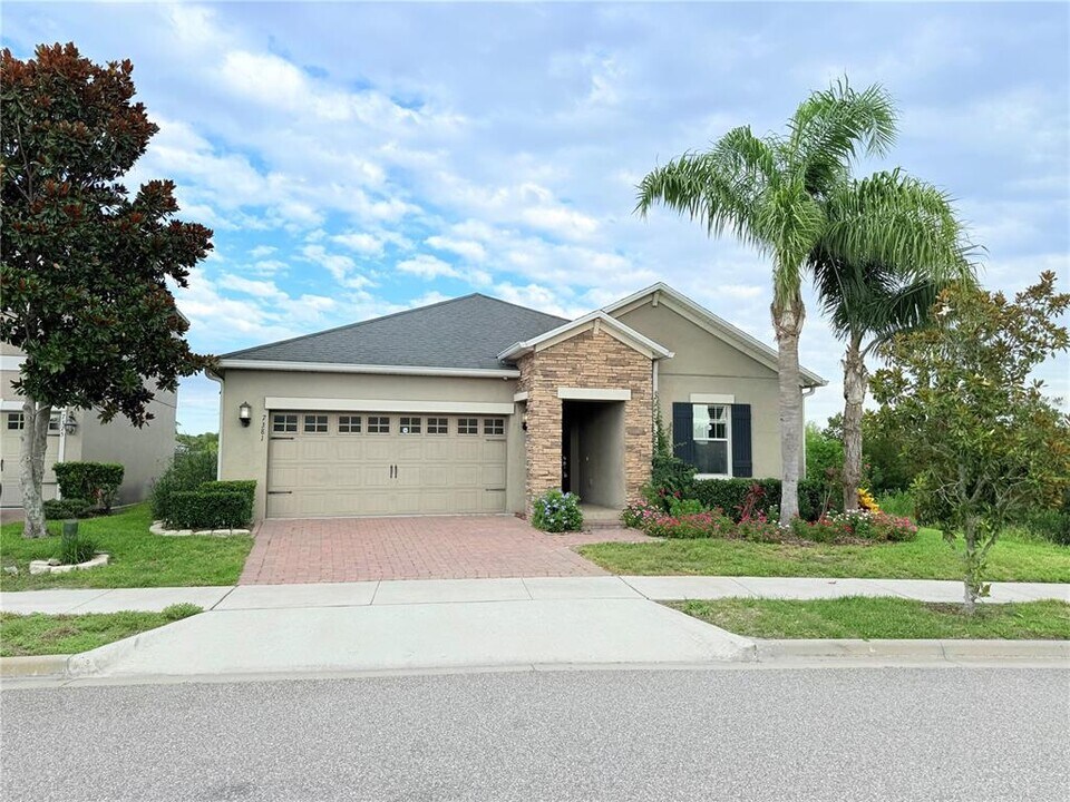 7381 Fairgrove Ave in Windermere, FL - Foto de edificio