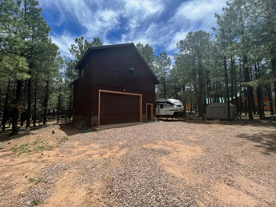 1882 Mineral Dr in Forest Lakes, AZ - Building Photo