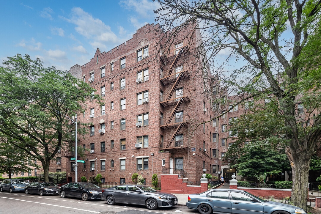 84-49 Elmhurst Avenue in Elmhurst, NY - Building Photo