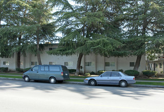 Granada Apartments in Madera, CA - Building Photo - Building Photo