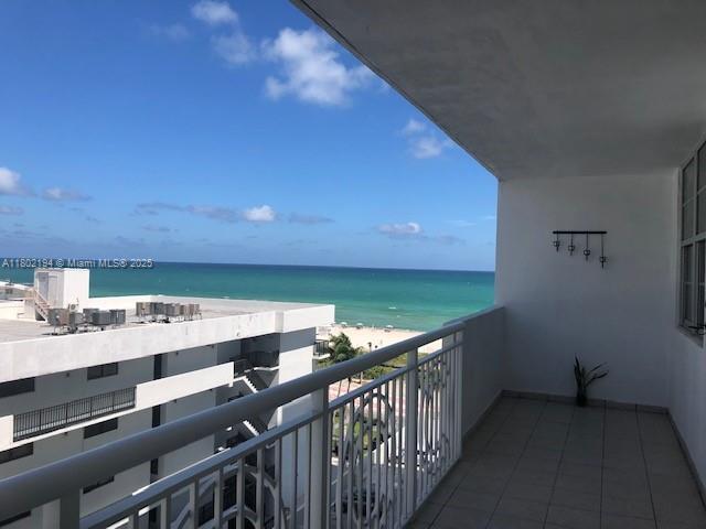 5825 Collins Ave in Miami Beach, FL - Building Photo - Building Photo