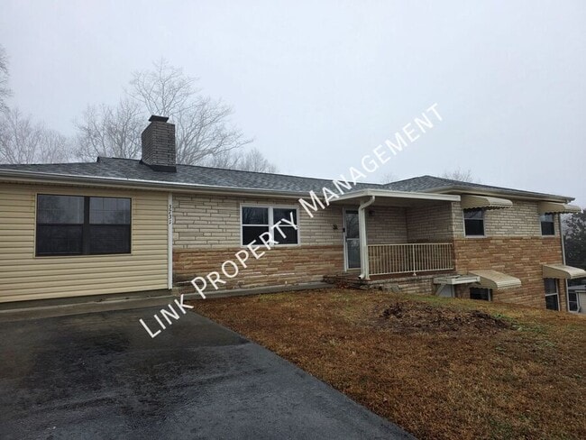 property at 3731 Knollwood Dr