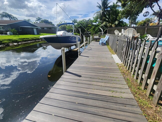 1754 SW 28th Terrace in Fort Lauderdale, FL - Building Photo - Building Photo