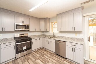 811 Sugar Oak Ln in Lawrenceville, GA - Building Photo - Building Photo