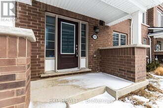 11 Canoe Ln. in Hamilton, ON - Building Photo - Building Photo