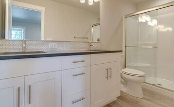 4082 SE Century Blvd in Hillsboro, OR - Building Photo - Building Photo