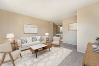 Dry Creek Village Apartments in Modesto, CA - Building Photo - Building Photo