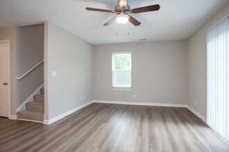 North Chase Apartments in Wilmington, NC - Building Photo - Interior Photo