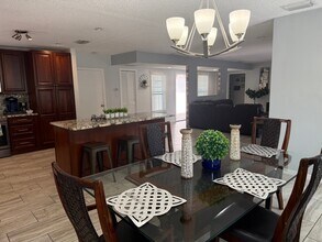 914 W Cimmeron Dr in Tampa, FL - Building Photo - Building Photo