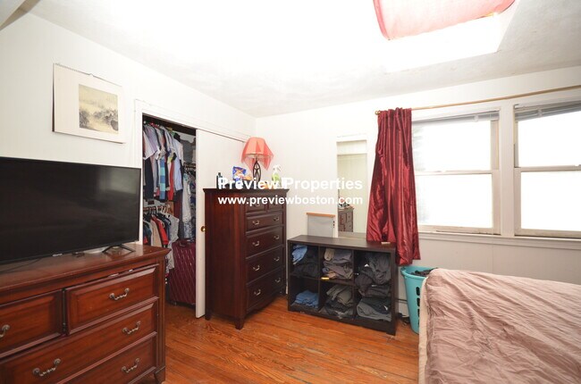 131 Sutherland Rd, Unit 2 in Boston, MA - Building Photo - Building Photo