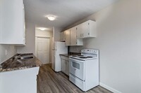 Summers Manor in Saskatoon, SK - Building Photo - Building Photo