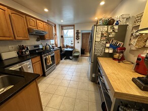 25 Gibbs St, Unit 1 in Brookline, MA - Building Photo - Building Photo