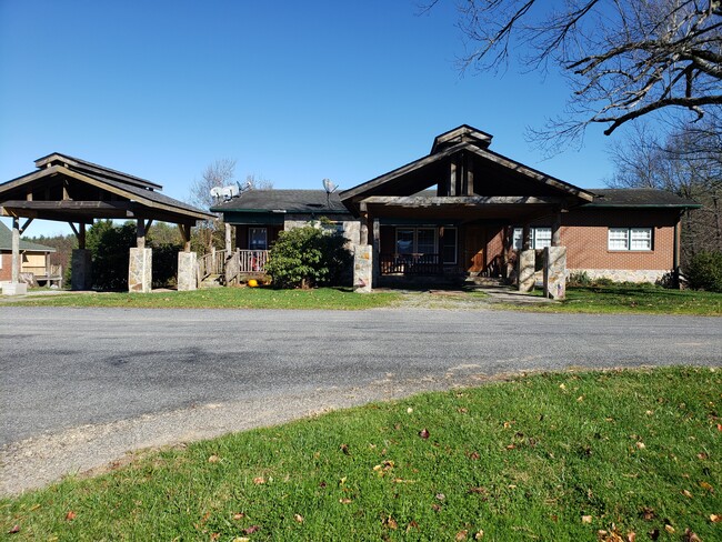 90 Glade Valley Church Rd in Glade Valley, NC - Building Photo - Primary Photo