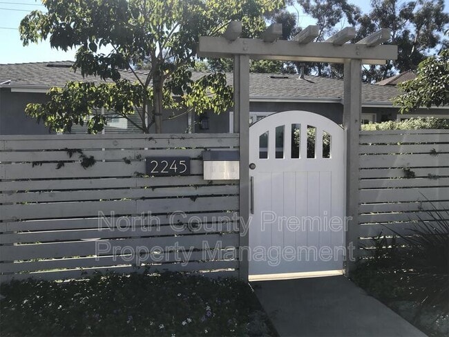 2245 Garnet Ave in San Diego, CA - Building Photo - Building Photo