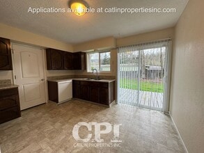 124 Tilla Dr in Kelso, WA - Building Photo - Building Photo