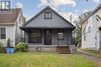 8 Merchison Ave in Hamilton, ON - Building Photo - Building Photo