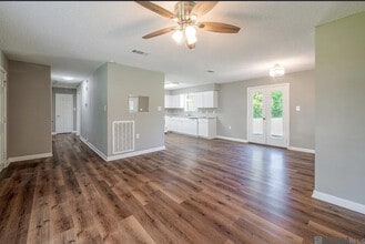 37520 Butz Rd in White Castle, LA - Building Photo - Building Photo