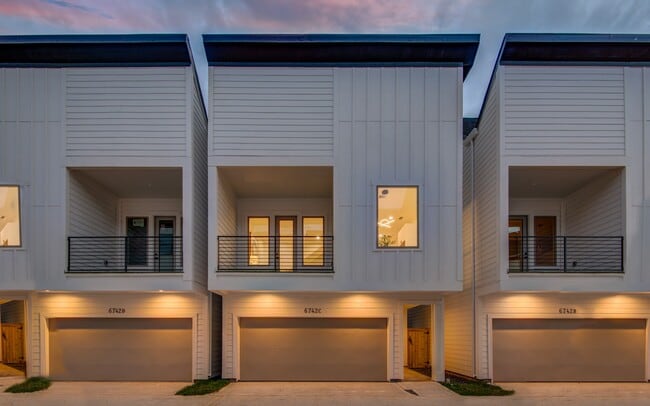 6742 Peerless St in Houston, TX - Building Photo - Building Photo