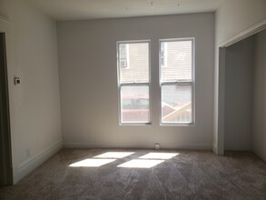 255 Elmwood Ave, Unit LOWER in Newark, OH - Foto de edificio - Building Photo