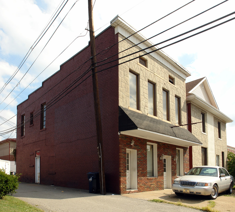 326 10th St in Ashland, KY - Building Photo