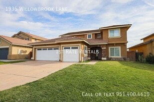 1935 Willowbrook Ln in Perris, CA - Building Photo