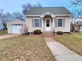 1216 Hawthorne St in Eau Claire, WI - Building Photo