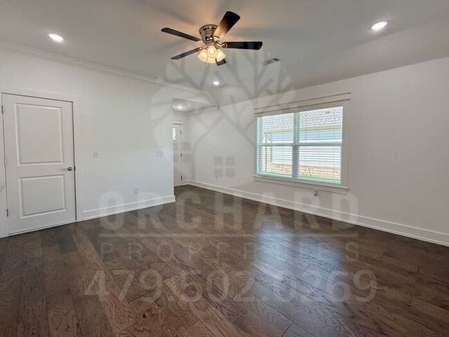 property at 2005 E Brookview Dr