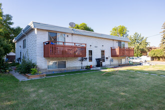 7531 41 Av NW in Calgary, AB - Building Photo - Primary Photo