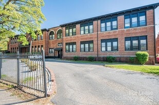 426 2nd Ave SE in Hickory, NC - Building Photo