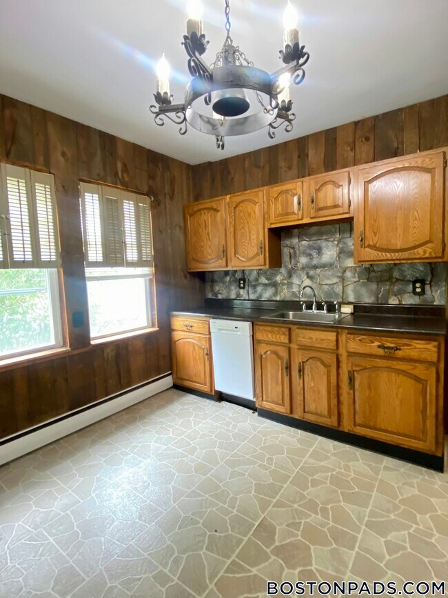 5 Aldie St, Unit 1 in Boston, MA - Foto de edificio - Building Photo