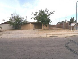 1902 S Farwell Ave in Tucson, AZ - Building Photo