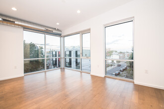 1444 N 7th St, Unit 2 in Philadelphia, PA - Building Photo - Building Photo