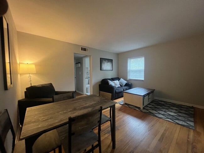 4504 Holly St in Kansas City, MO - Building Photo - Building Photo