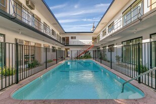 8355 Blackburn Ave in Los Angeles, CA - Building Photo