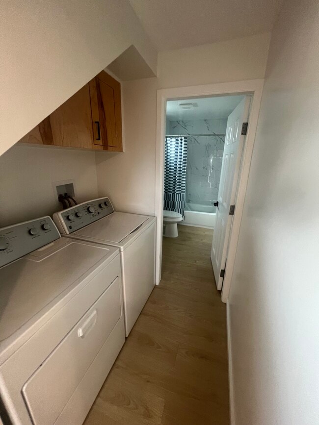 1353 N Toledo Way in Upland, CA - Foto de edificio - Building Photo