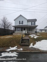 907 E Drinker St in Dunmore, PA - Building Photo