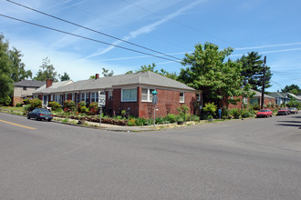 Oak Manor in Portland, OR - Building Photo - Building Photo