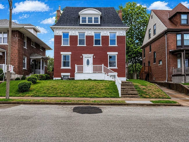 property at 14 Parkland Pl