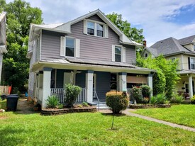 1843 Oxford Ave SW, Unit Grandin Village Room #1 in Roanoke, VA - Building Photo