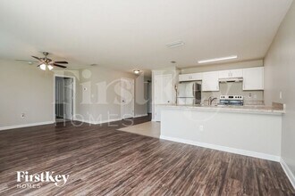 1828 NW 13th Terrace in Cape Coral, FL - Foto de edificio - Building Photo