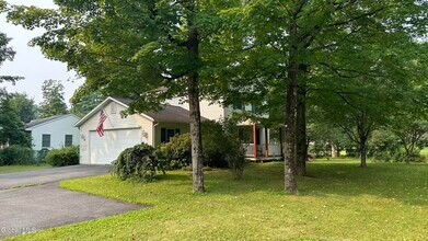 1 Robin Hood Ct in Saratoga Springs, NY - Building Photo - Building Photo