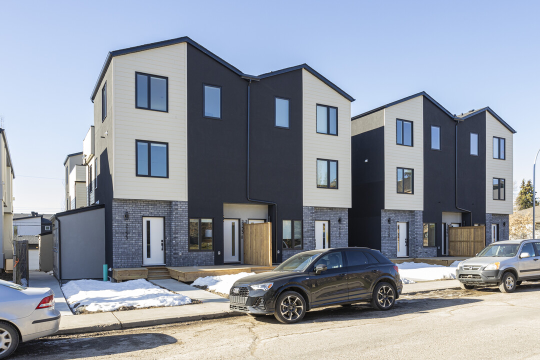 2139 31 Av SW in Calgary, AB - Building Photo