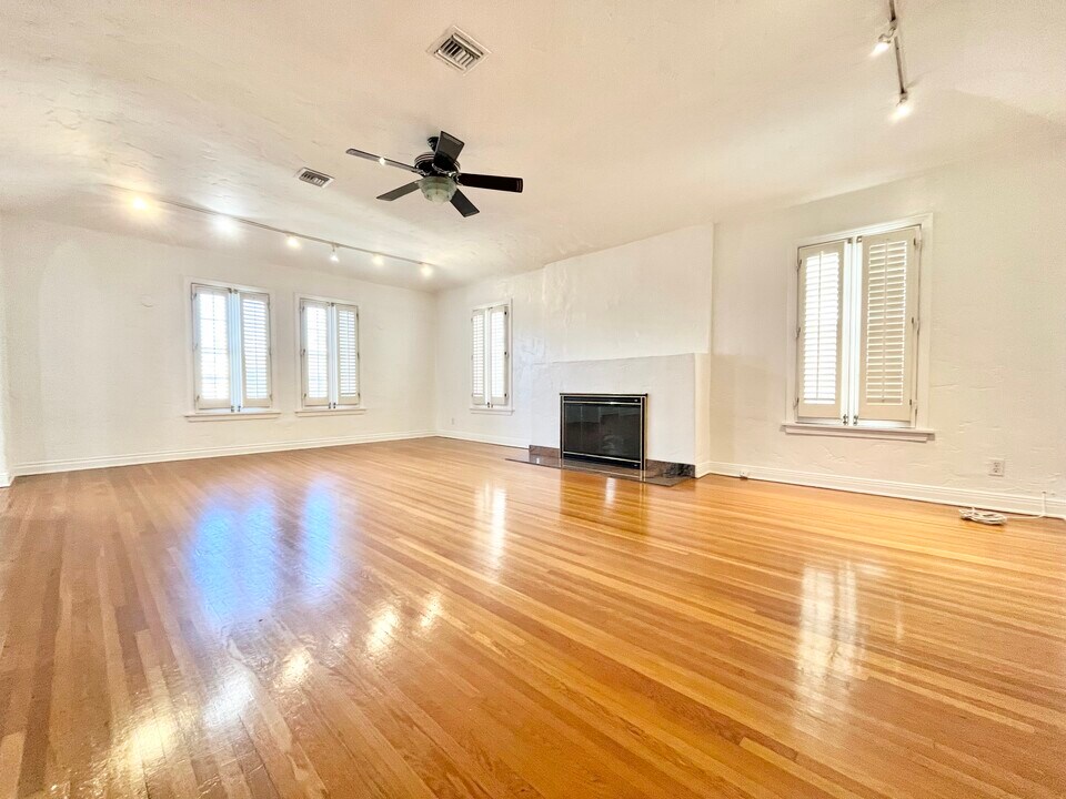 122 N Detroit St in Los Angeles, CA - Building Photo